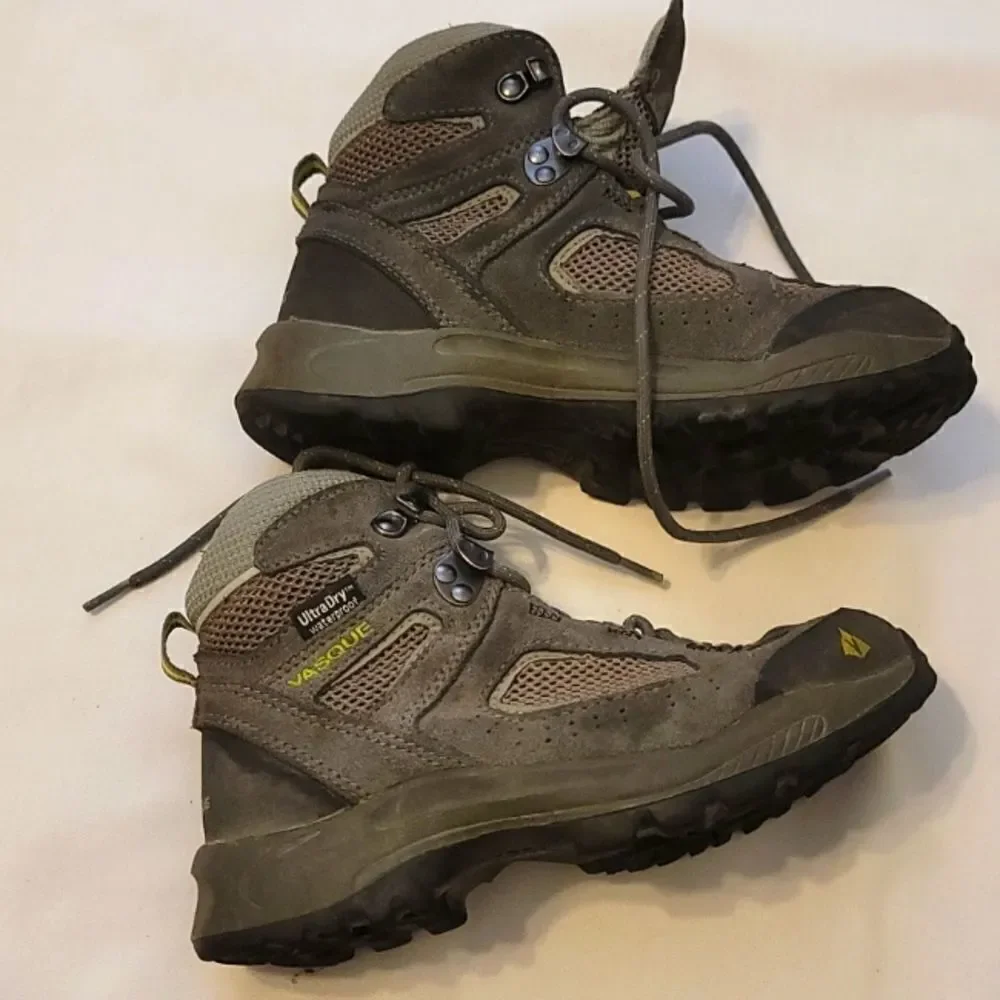 Boy's vasque hiking boots size 2M